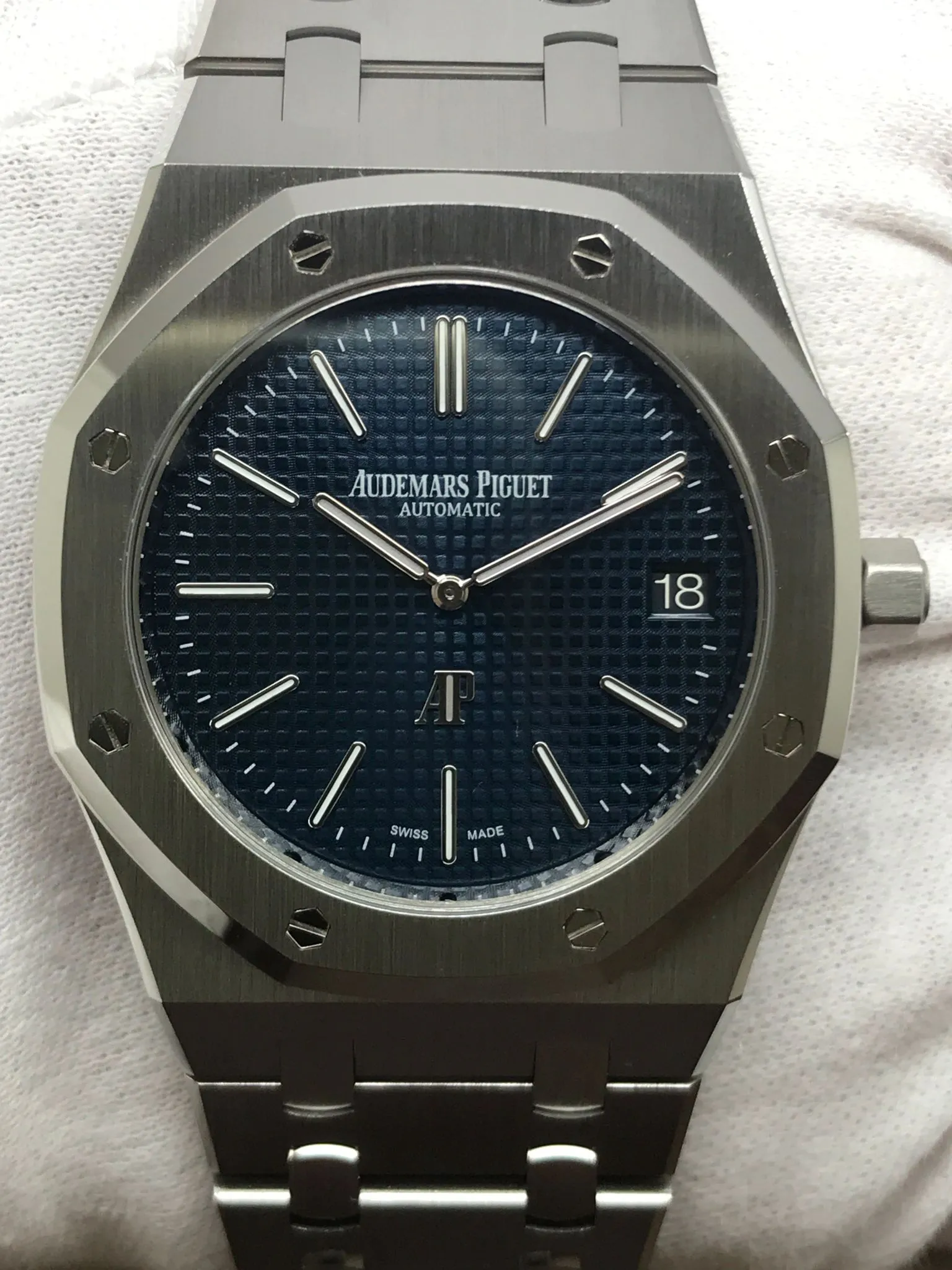 Audemars Piguet Royal Oak Jumbo BNIB 15202ST.OO.1240ST Blue Dial Automatic Men's Watch