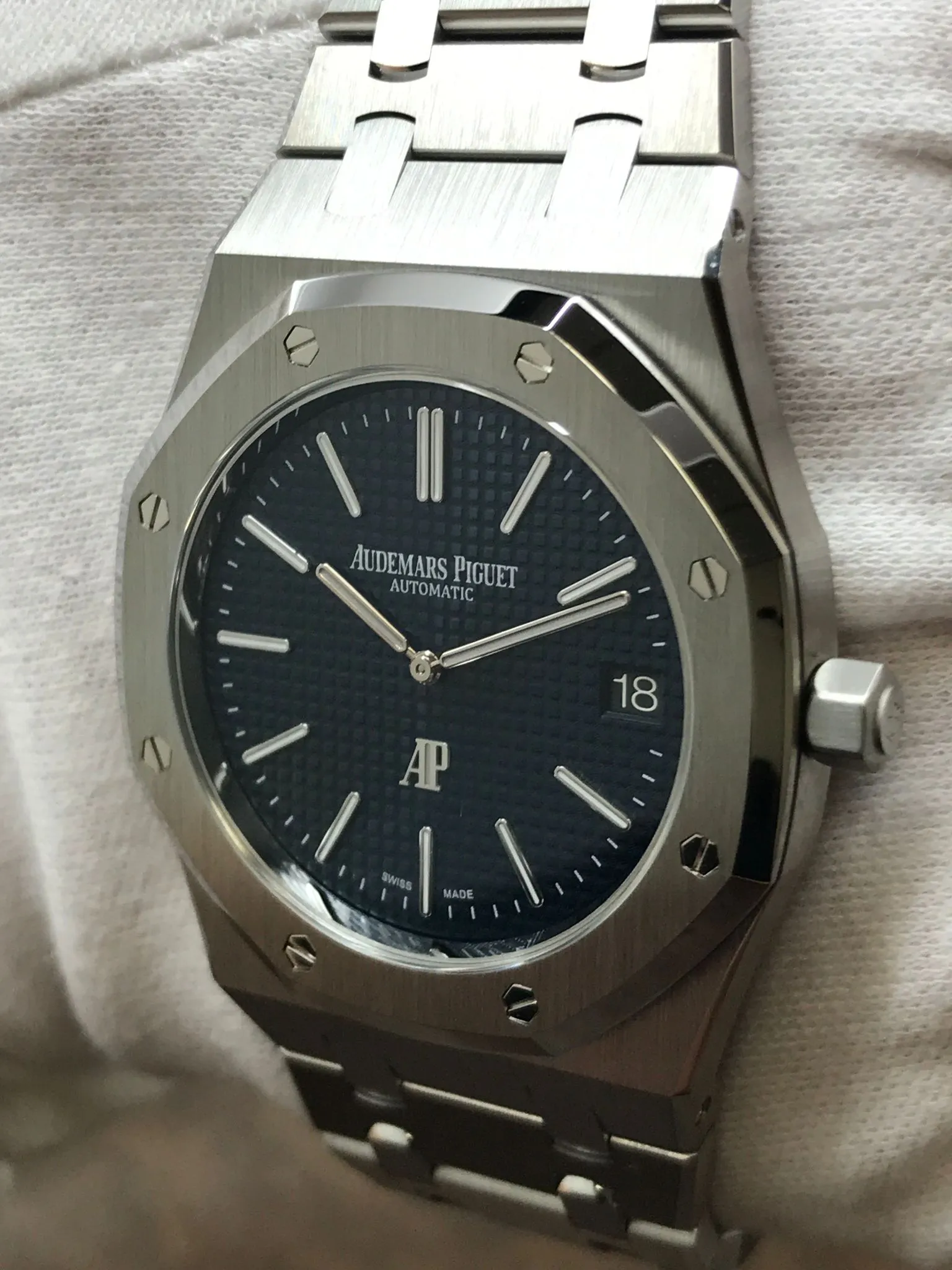 Audemars Piguet Royal Oak Jumbo BNIB 15202ST.OO.1240ST Blue Dial Automatic Men's Watch