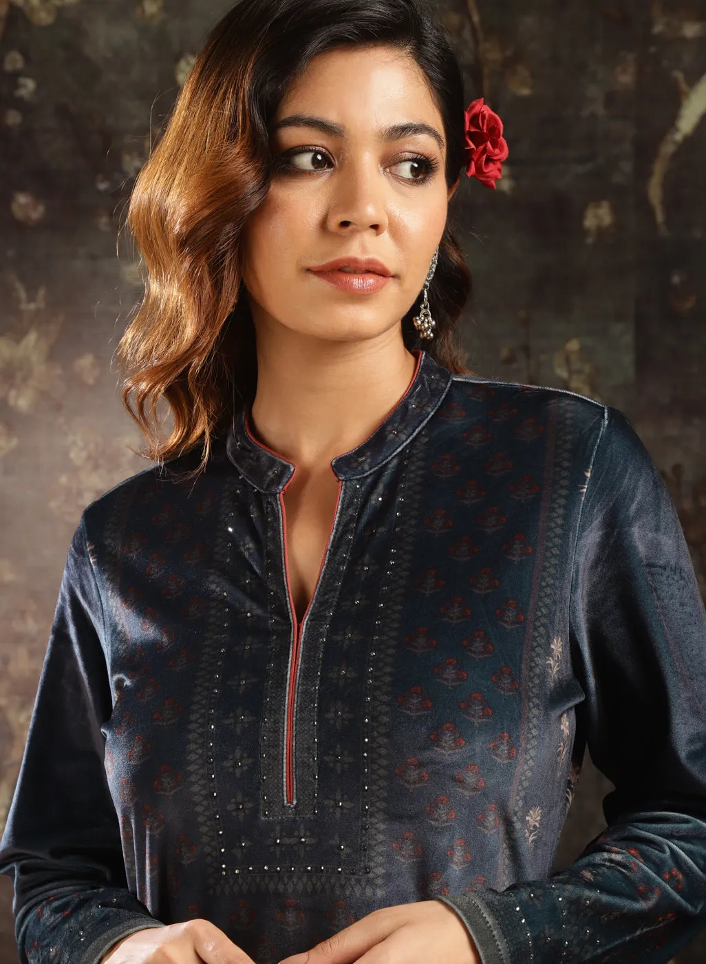 Blue Printed Velvet Kurta Set for Women with Geometric Motifs (With Dupatta)