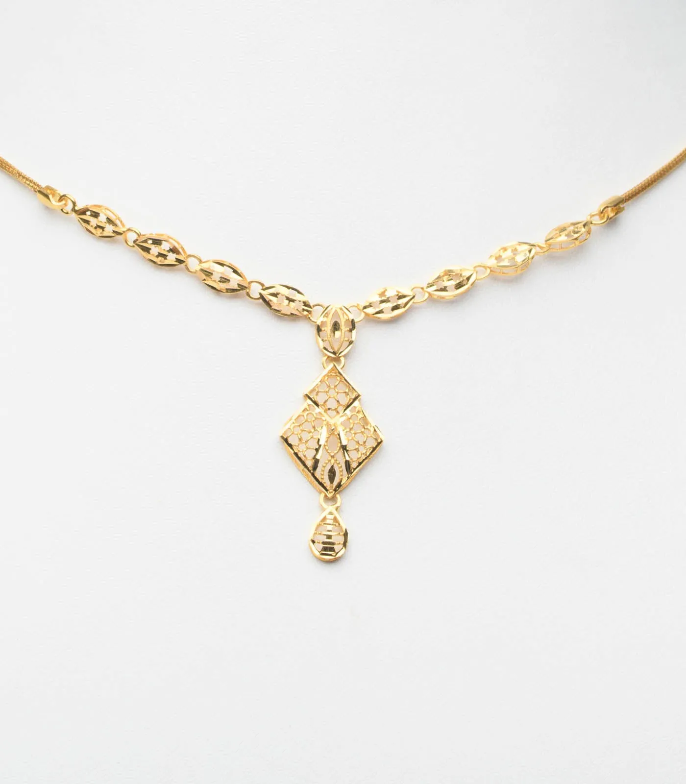 Diamond Shape Intricate Necklace