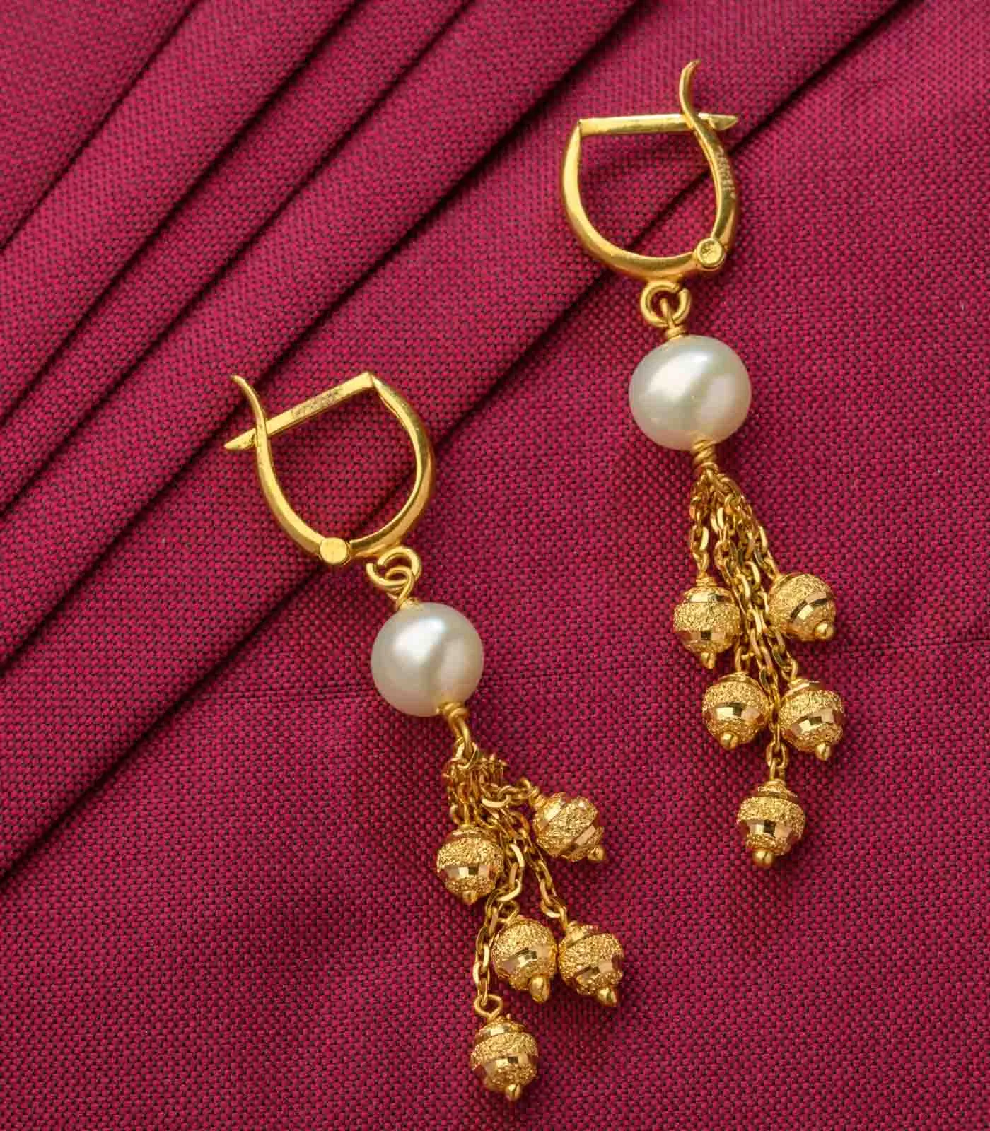 Flounce With Pearl Earrings