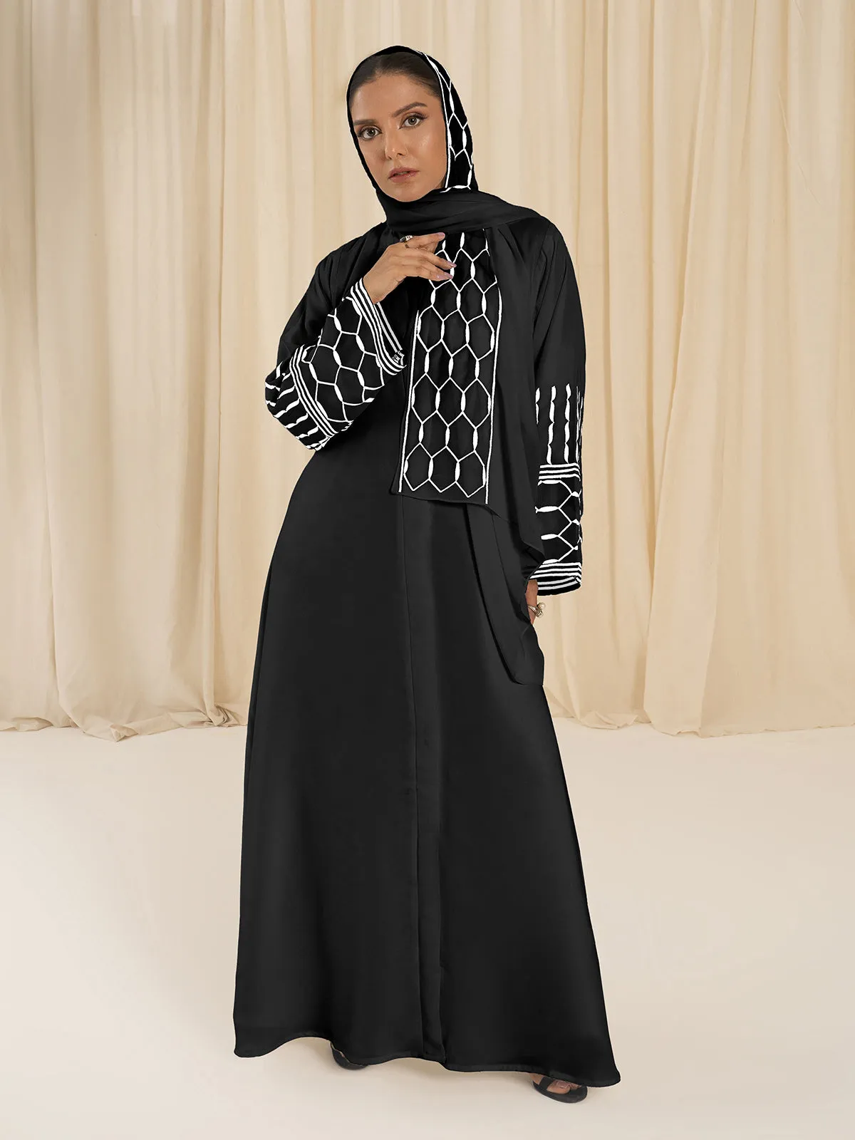 Hive Pearl Abaya - Black