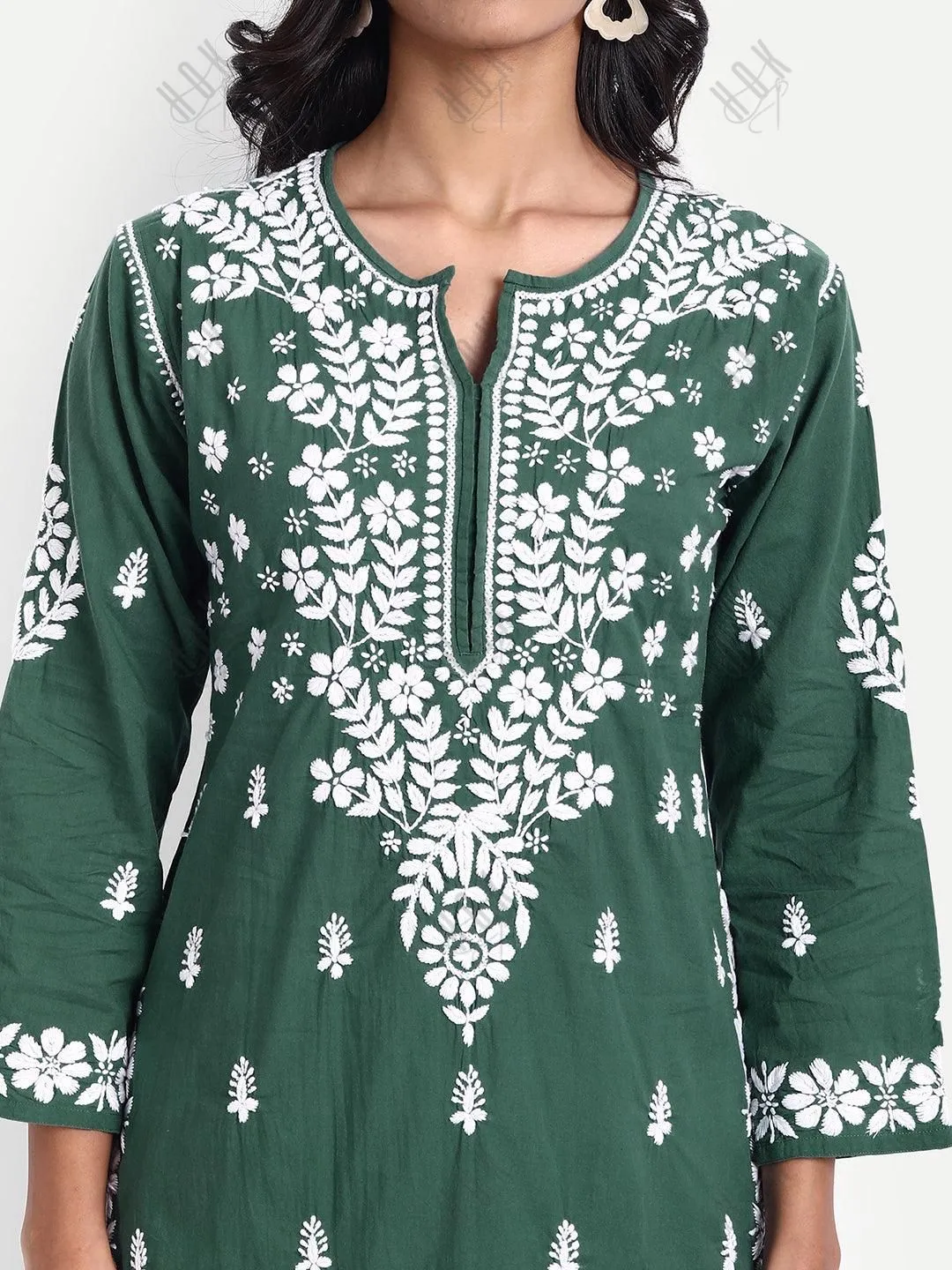 Sonakshi Duhan in Hand embroidery Chikankari Round neck Dress in Cotton-Green